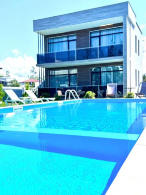 Apollo Plus Cottages